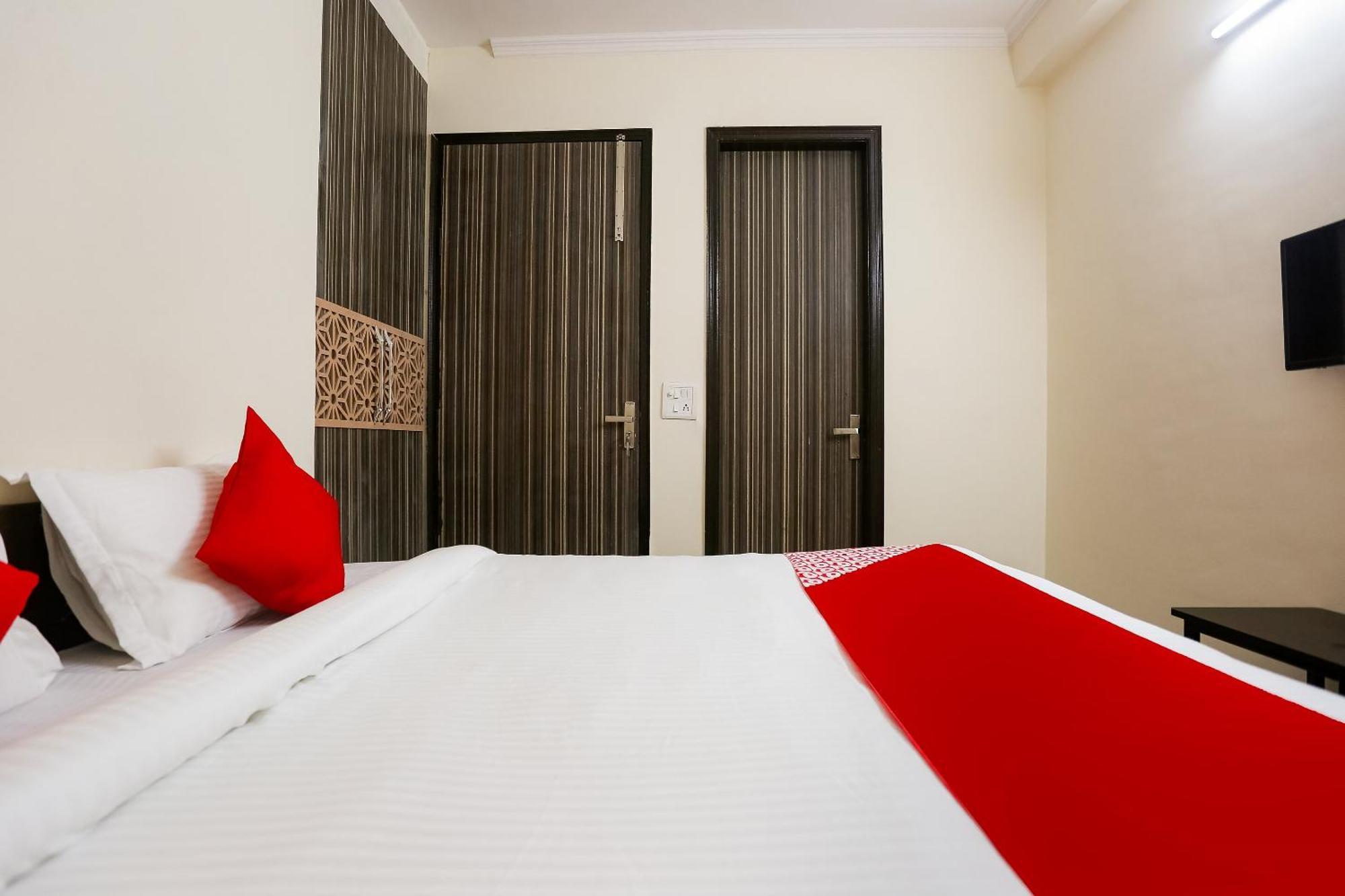 Hotel O Royal Galaxy New Delhi Exterior photo