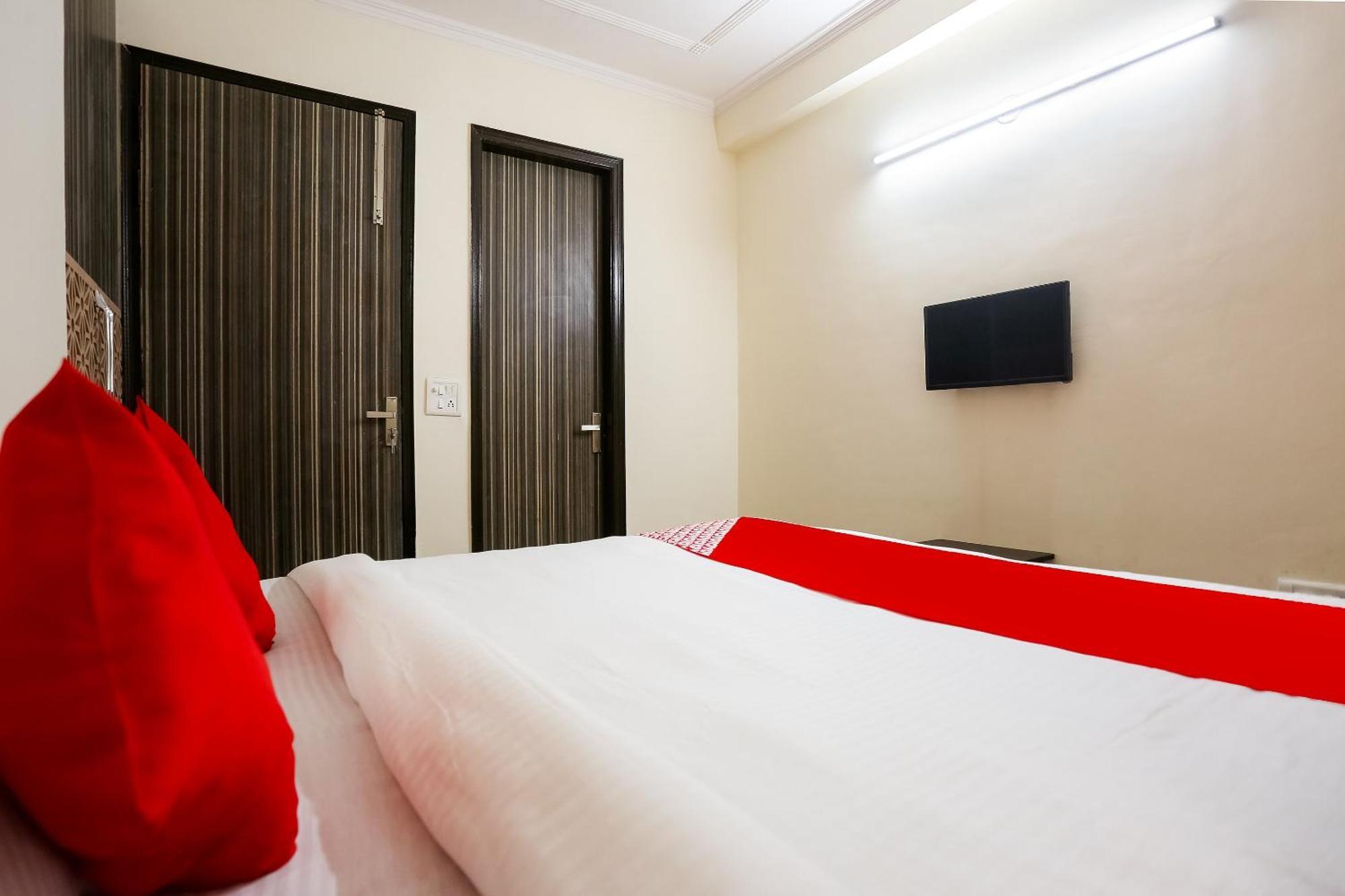 Hotel O Royal Galaxy New Delhi Exterior photo