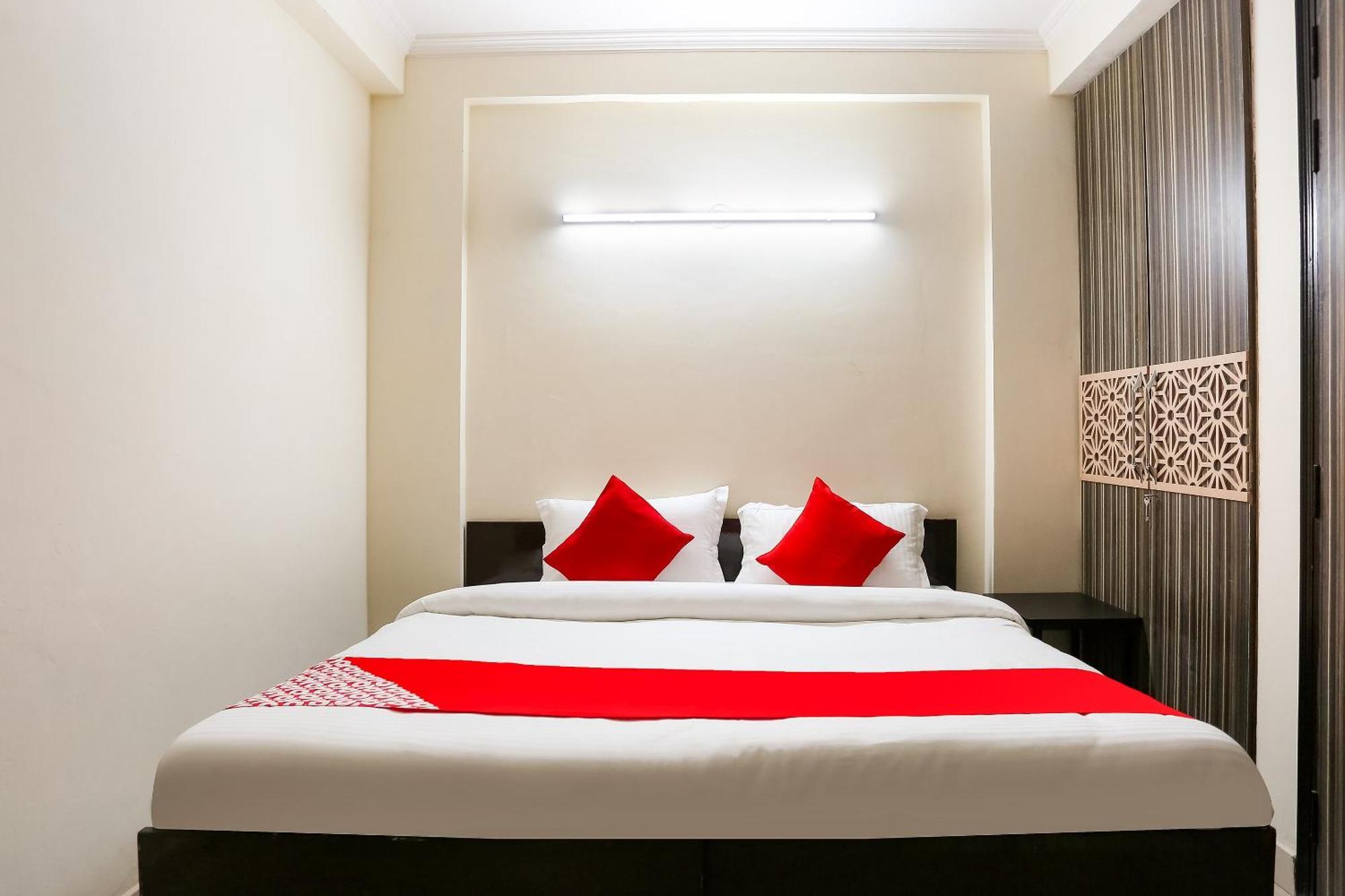Hotel O Royal Galaxy New Delhi Exterior photo